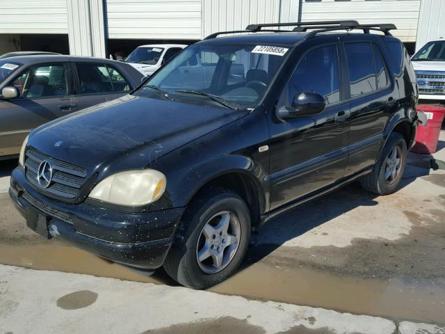 4JGAB54EX1A267008 - 2001 MERCEDES-BENZ ML 320 BLACK photo 2