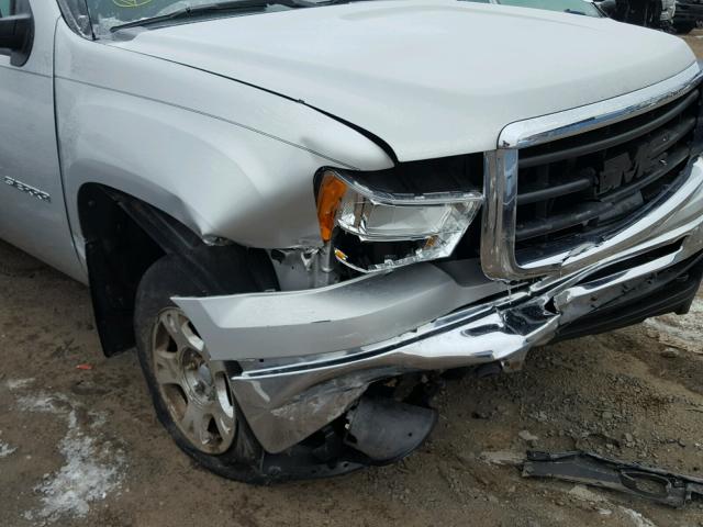 3GTRKVE30AG247288 - 2010 GMC SIERRA K15 SILVER photo 9