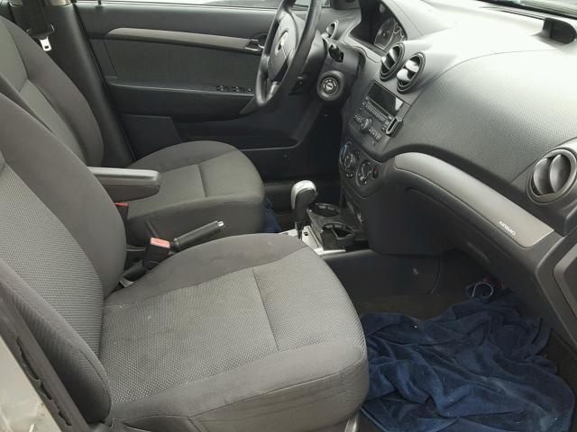 KL1TD56E59B608722 - 2009 CHEVROLET AVEO LS SILVER photo 5