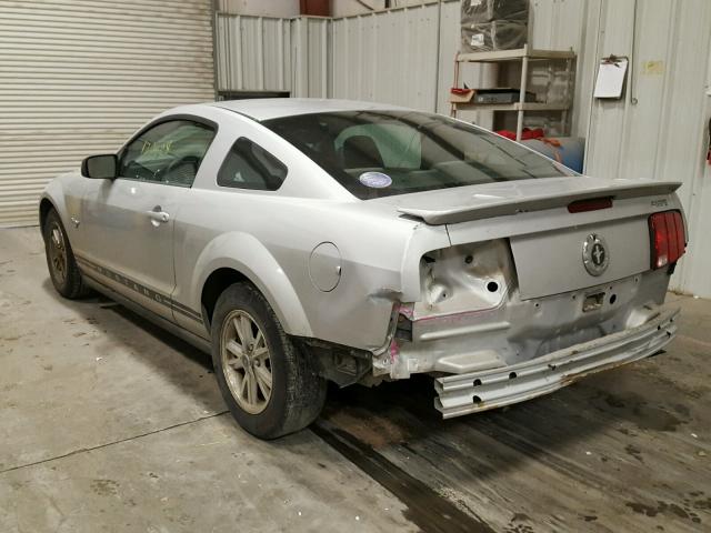 1ZVFT80NX75338480 - 2007 FORD MUSTANG SILVER photo 3