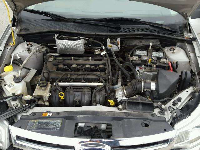 1FAHP3FN0AW174397 - 2010 FORD FOCUS SE SILVER photo 7