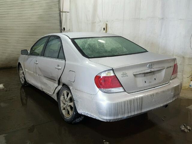 4T1BE30K45U991101 - 2005 TOYOTA CAMRY LE SILVER photo 3