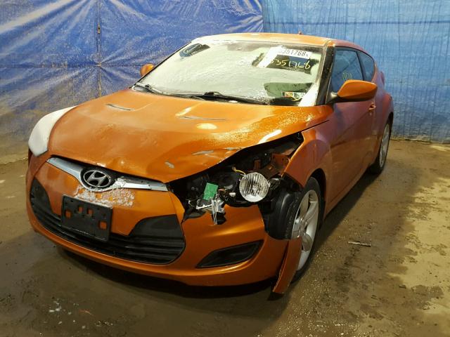 KMHTC6AD2CU028545 - 2012 HYUNDAI VELOSTER B ORANGE photo 2