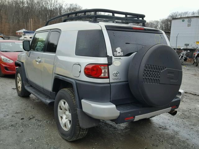 JTEBU11FX70057737 - 2007 TOYOTA FJ CRUISER SILVER photo 3