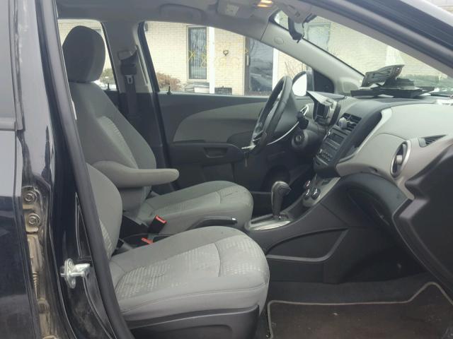 1G1JA5SH9F4112078 - 2015 CHEVROLET SONIC LS Սև լուսանկար 5