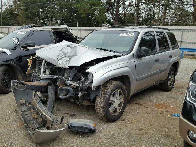 1GNDS13S852248059 - 2005 CHEVROLET TRAILBLAZE SILVER photo 2