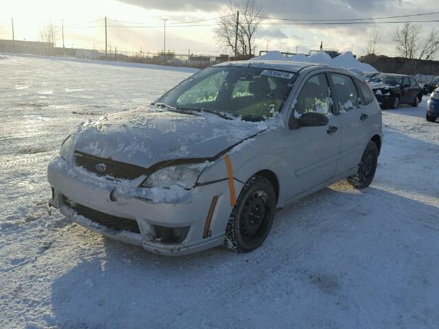 1FAFP37N77W300205 - 2007 FORD FOCUS ZX5 SILVER photo 2