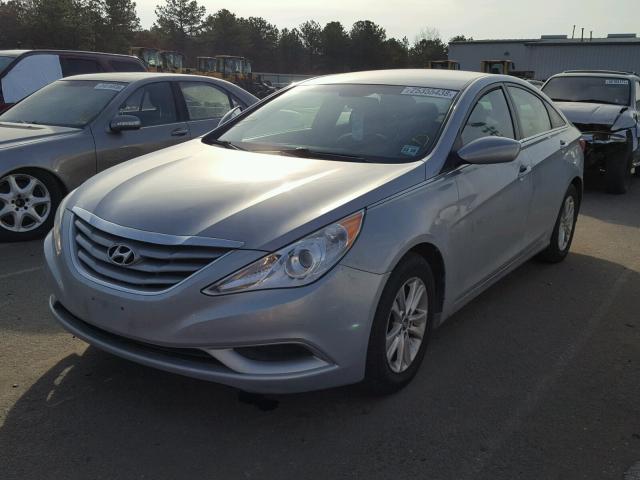 5NPEB4AC1DH687384 - 2013 HYUNDAI SONATA GLS SILVER photo 2