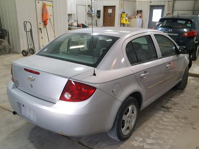 1G1AK52F457577327 - 2005 CHEVROLET COBALT SILVER photo 4