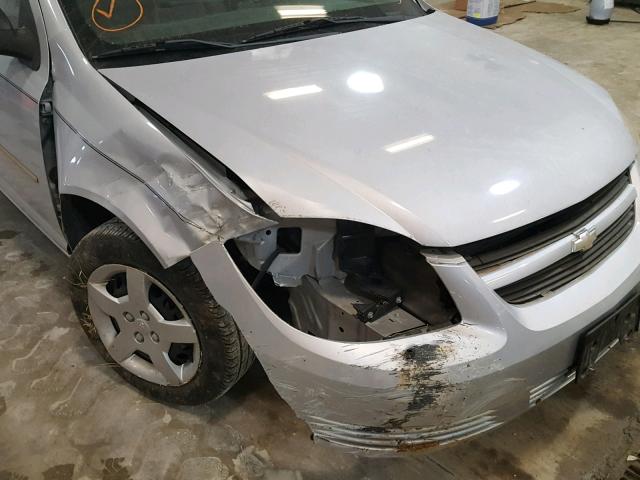 1G1AK52F457577327 - 2005 CHEVROLET COBALT SILVER photo 9