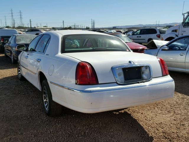 1LNHM82W61Y651445 - 2001 LINCOLN TOWN CAR S WHITE photo 3