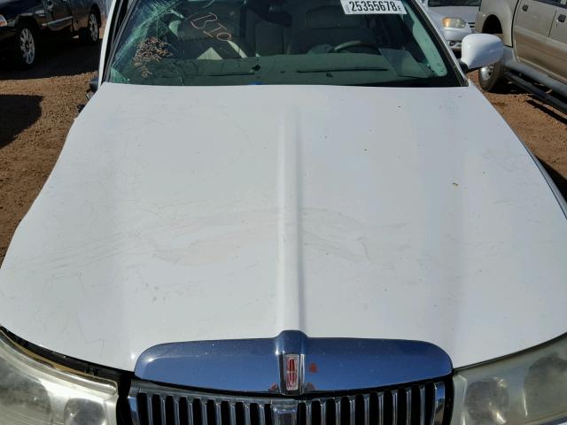 1LNHM82W61Y651445 - 2001 LINCOLN TOWN CAR S WHITE photo 7