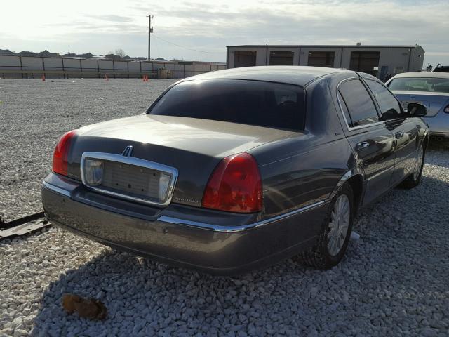 1LNHM83W64Y658219 - 2004 LINCOLN TOWN CAR U GRAY photo 4