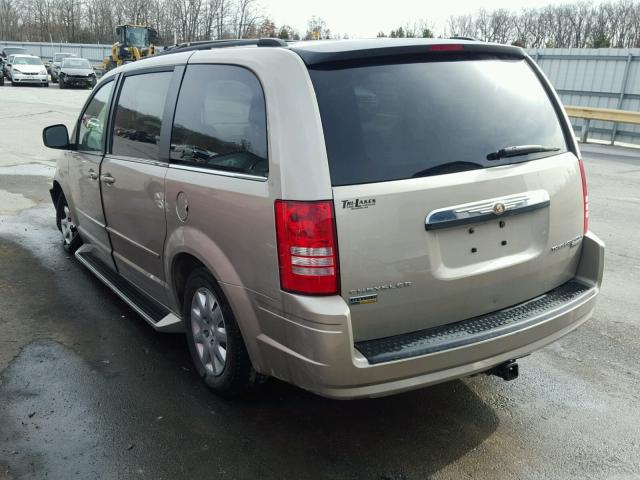 2A8HR44E09R525772 - 2009 CHRYSLER TOWN & COU GOLD photo 3
