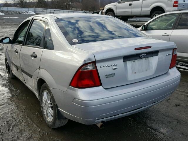 1FAFP34N77W315467 - 2007 FORD FOCUS ZX4 SILVER photo 3