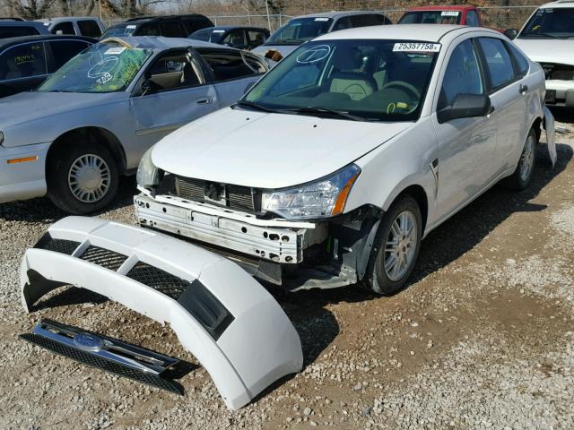 1FAHP35N08W156445 - 2008 FORD FOCUS SE WHITE photo 2