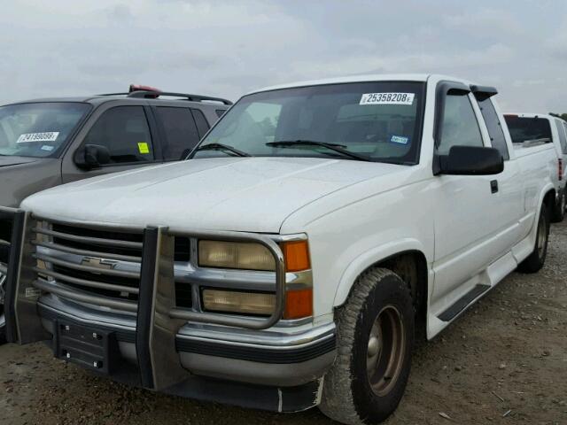 1GBEC19M3TE221676 - 1996 CHEVROLET GMT-400 C1 WHITE photo 2