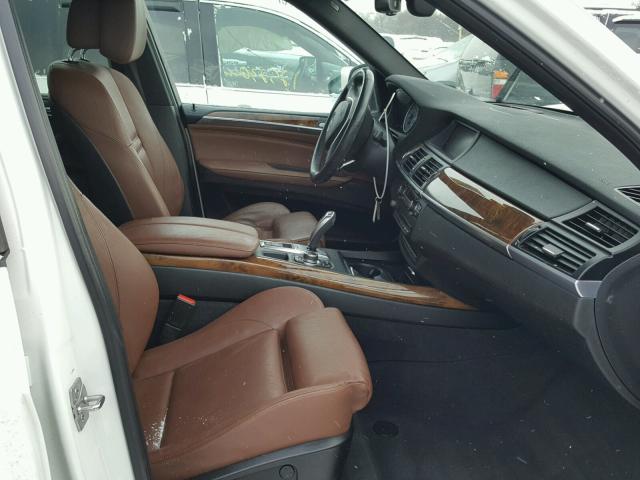 5UXZV8C54DL426498 - 2013 BMW X5 XDRIVE5 WHITE photo 5