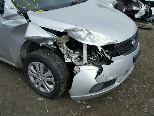 KNAFT4A2XA5874804 - 2010 KIA FORTE LX SILVER photo 9