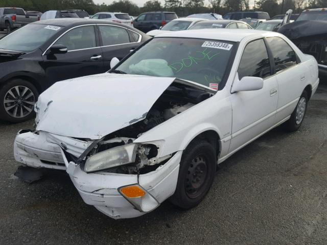 4T1BG22KXWU188117 - 1998 TOYOTA CAMRY CE WHITE photo 2