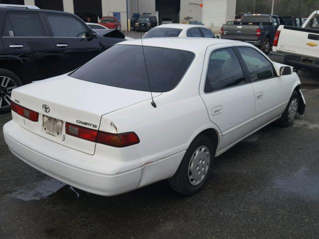 4T1BG22KXWU188117 - 1998 TOYOTA CAMRY CE WHITE photo 4