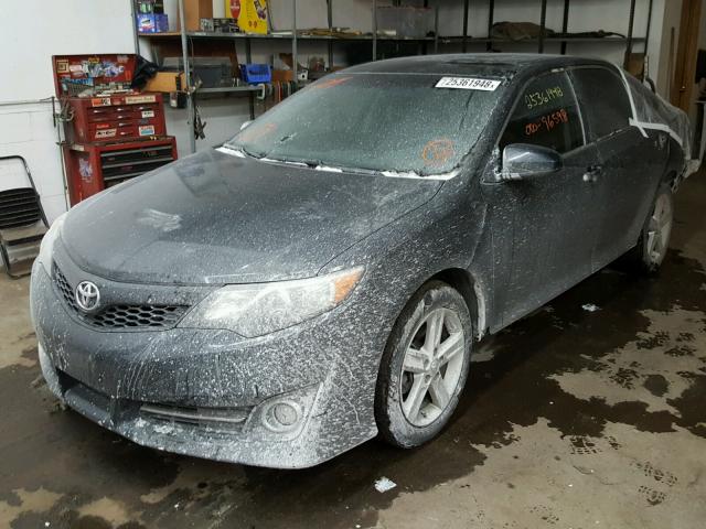 4T1BF1FK2CU015257 - 2012 TOYOTA CAMRY BASE GRAY photo 2