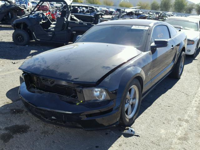 1ZVFT82H155219706 - 2005 FORD MUSTANG GT BLACK photo 2
