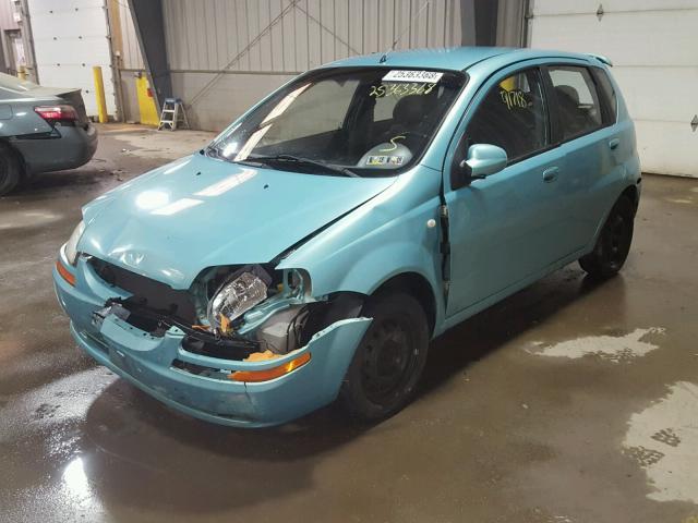 KL1TD62675B368295 - 2005 CHEVROLET AVEO BASE GREEN photo 2