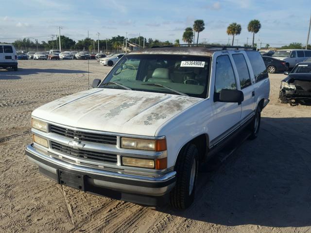 1GNEC16R3XJ350436 - 1999 CHEVROLET SUBURBAN C WHITE photo 2