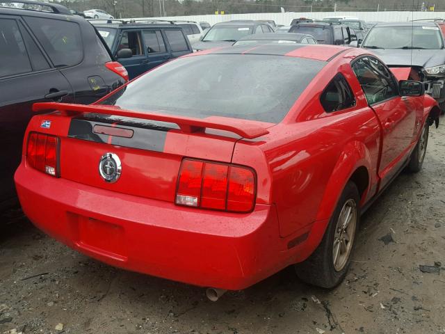 1ZVHT80N865163900 - 2006 FORD MUSTANG RED photo 4