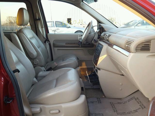 2FMDA582X5BA13731 - 2005 FORD FREESTAR L RED photo 5