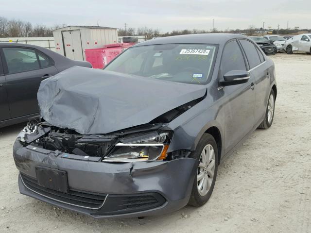 3VWD07AJ5EM204733 - 2014 VOLKSWAGEN JETTA SE GRAY photo 2