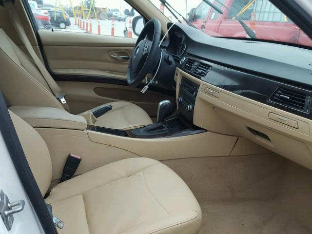 WBAPH5C58BF094069 - 2011 BMW 328 I SULE WHITE photo 5