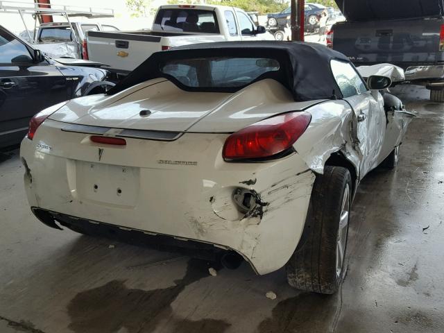 1G2MB35B47Y106121 - 2007 PONTIAC SOLSTICE WHITE photo 4