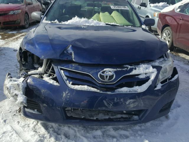 4T1BF3EK9BU621683 - 2011 TOYOTA CAMRY BASE BLUE photo 9