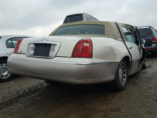 1LNHM82W5YY783509 - 2000 LINCOLN TOWN CAR S WHITE photo 4