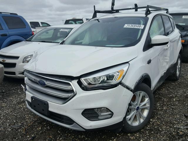 1FMCU9GDXHUD95352 - 2017 FORD ESCAPE SE WHITE photo 2