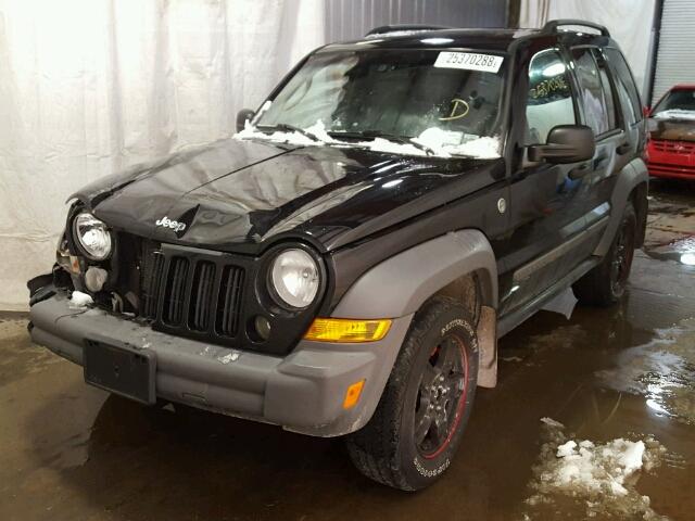 1J4GL48K65W585040 - 2005 JEEP LIBERTY SP BLACK photo 2