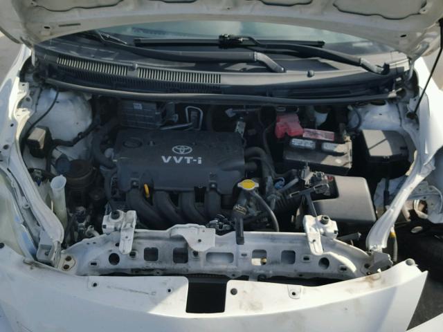 JTDBT923481235759 - 2008 TOYOTA YARIS WHITE photo 7