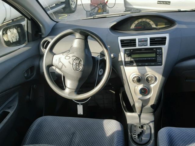 JTDBT923481235759 - 2008 TOYOTA YARIS WHITE photo 9