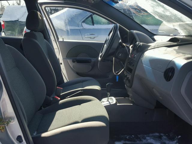 KL1TJ52664B257240 - 2004 CHEVROLET AVEO LS SILVER photo 5
