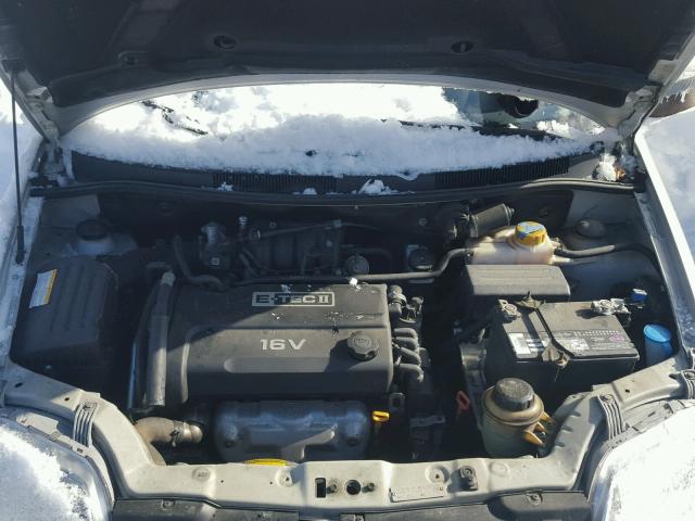 KL1TJ52664B257240 - 2004 CHEVROLET AVEO LS SILVER photo 7