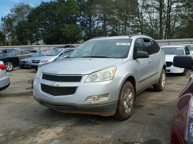 1GNLREED0AS108269 - 2010 CHEVROLET TRAVERSE L SILVER photo 2