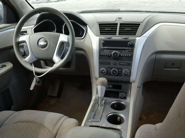 1GNLREED0AS108269 - 2010 CHEVROLET TRAVERSE L SILVER photo 9