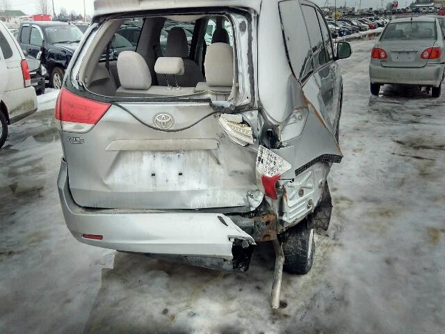 5TDKA3DC8CS015858 - 2012 TOYOTA SIENNA BAS SILVER photo 9