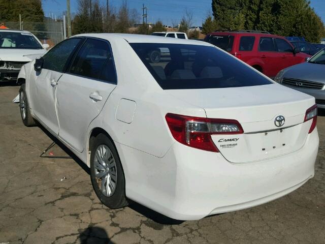 4T1BF1FK0CU610933 - 2012 TOYOTA CAMRY BASE WHITE photo 3