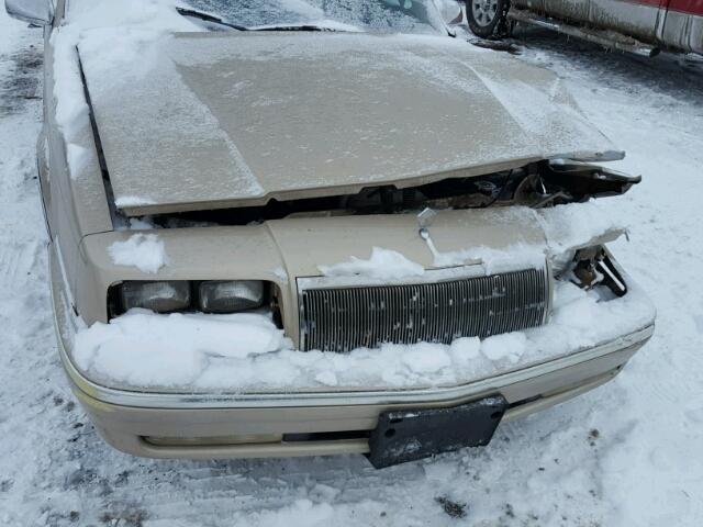 1C3XC66R4PD196787 - 1993 CHRYSLER NEW YORKER 米色 照片 9