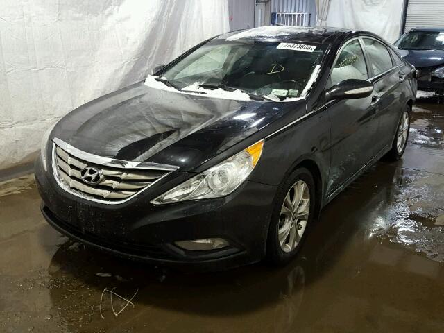 5NPEC4AC1CH388375 - 2012 HYUNDAI SONATA SE BLACK photo 2