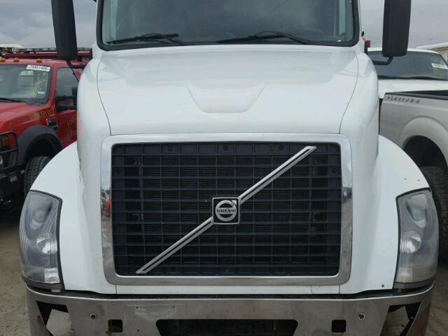 4V4NC9EJ98N499497 - 2008 VOLVO VN VNL WHITE photo 7