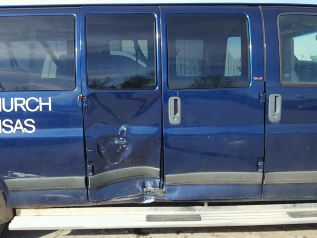 1GJHG39R921137719 - 2002 GMC SAVANA G35 BLUE photo 9